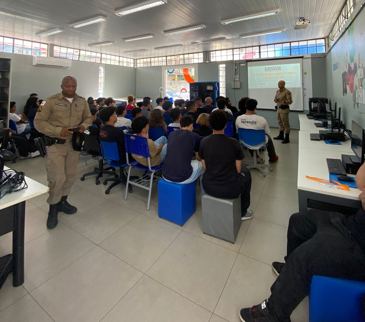 Drogas e uso indiscriminado de cigarros eletrônicos e narguilés foram assuntos abordados pelos policiais do 59º BPM aos alunos do SENAI
