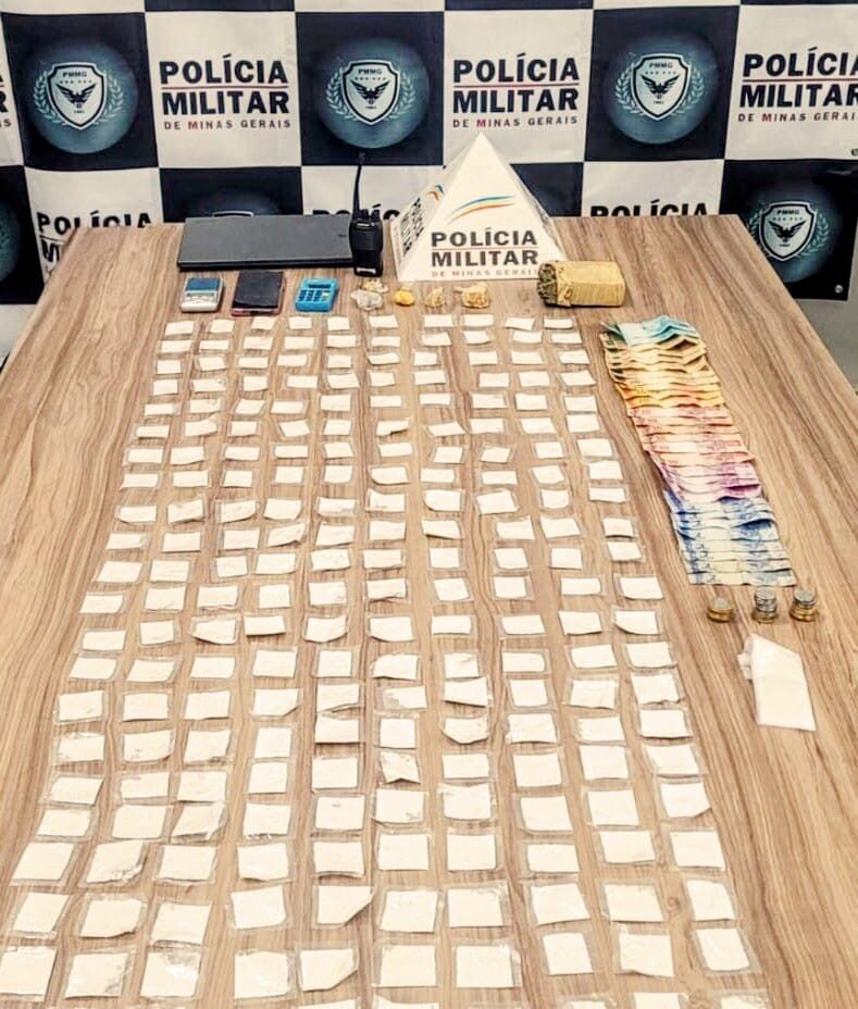 Polícia Militar fecha pousada no Bairro Bela Vista e prende trio com mais de 200 papelotes de cocaína