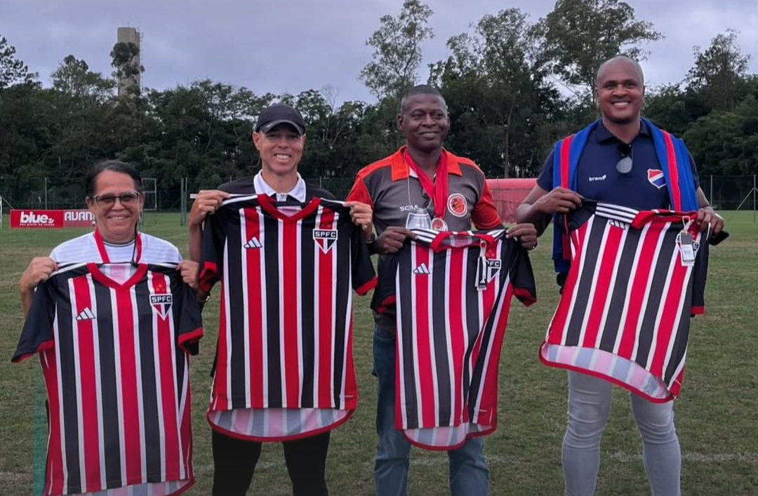 Atletas do Sub13 do Extrema Futebol Clube visitam CT do São Paulo F.C para disputar o 1° Torneio Made In Cotia