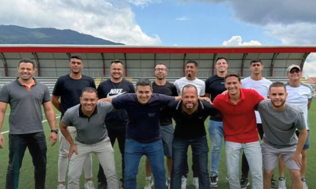 Gerência de Esporte de reúne com a equipe responsável da Escola de Base do São Paulo F.C para reformular o time e traçar metas de expansão para este ano