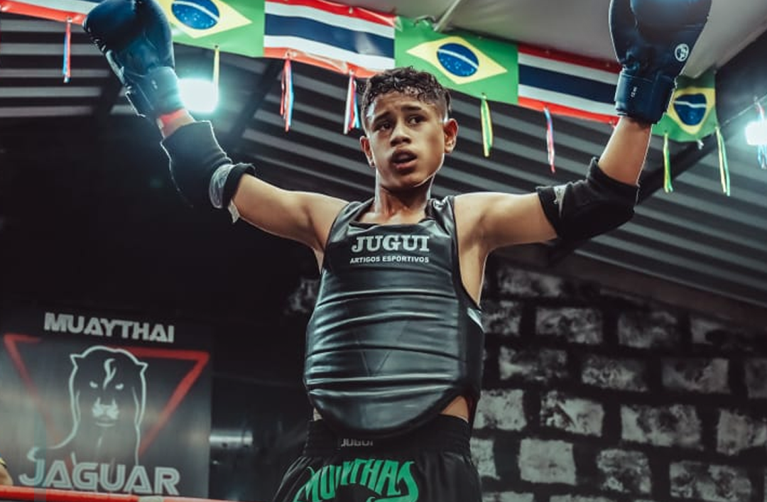 Atleta Murilo Fernandes leva o nome de Extrema ao Campeonato Brasileiro de Muay Thai em Vila Velha (ES) e disputa vaga para o Mundial Júnior