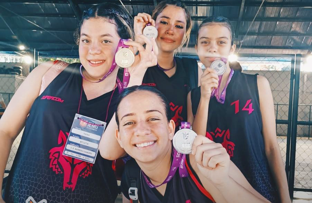 Time feminino de Extrema da modalidade Basquete 3×3 passa de fase e garante vaga inédita na etapa estadual dos Jogos Escolares de Minas Gerais