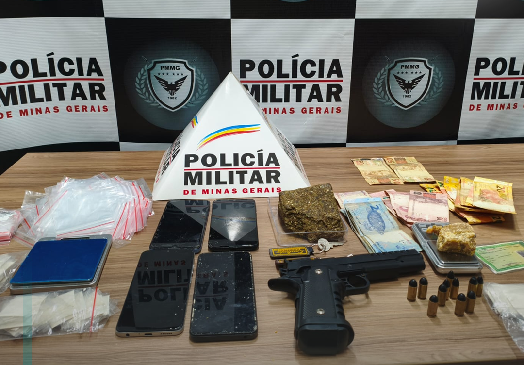 Três homens com antecedentes criminais são presos por tráfico de drogas em kitnets do bairro Pessegueiros