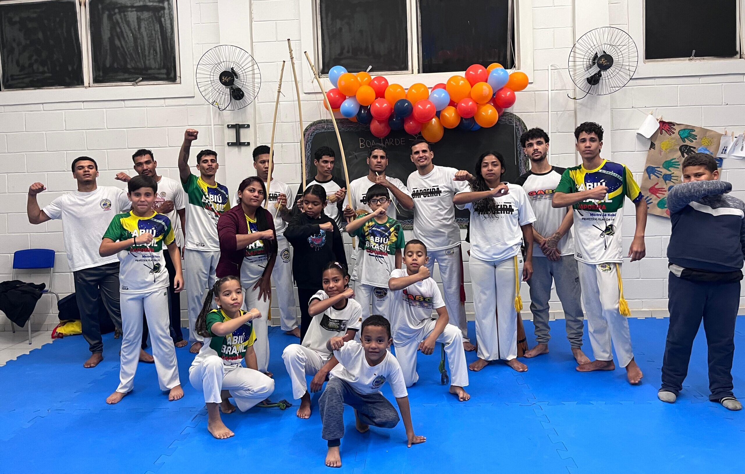 Projeto de capoeira liderado pelo professor ‘Filho da Onça’ se expande e alcança muitas crianças e jovens dos bairros
