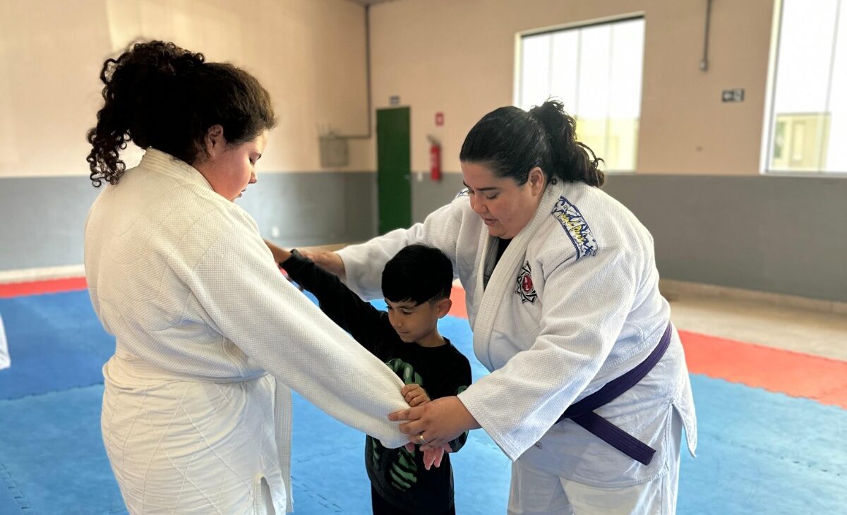 Aulas de natação e de lutas retornam com força total no Poliesportivo Municipal após um curto período de recesso escolar