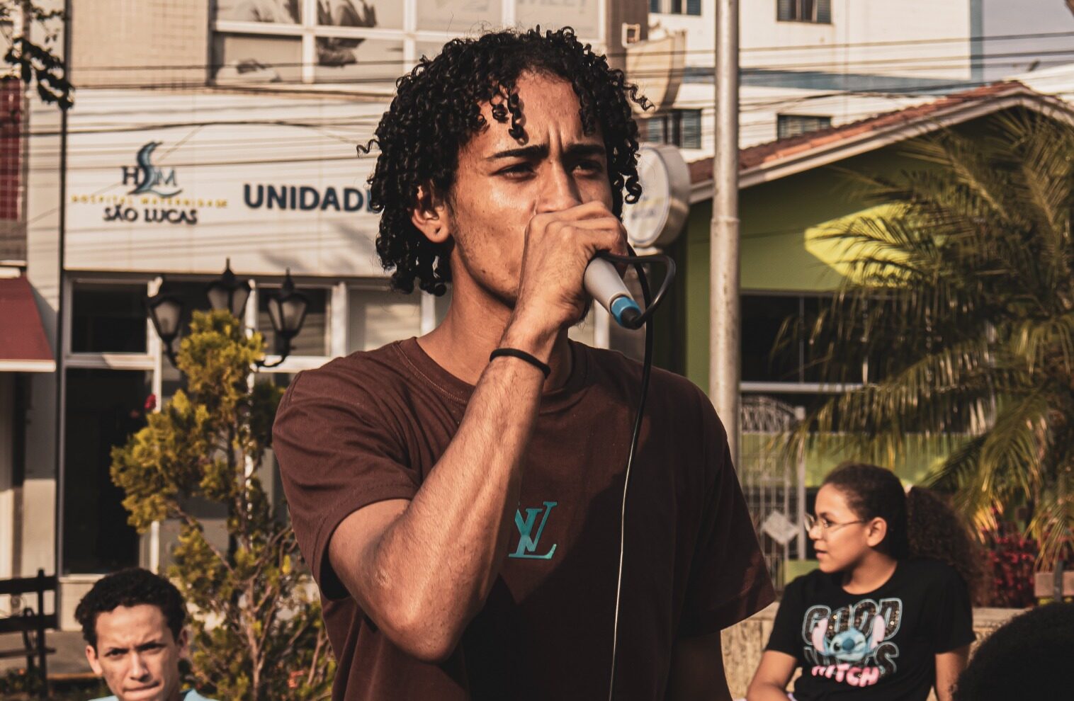 Aton MC se destaca no improviso com rimas afiadas e garante vitória na 12ª rodada da Batalha da SAB