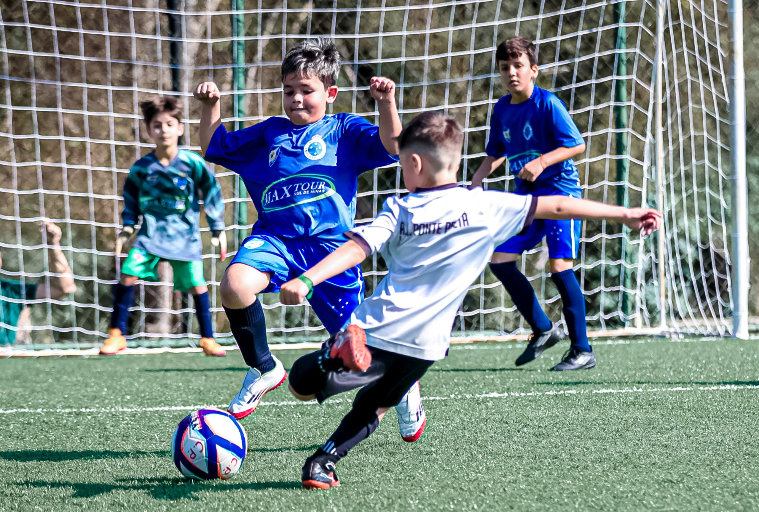 Estreia da Supercopa Extrema de Futebol Sub-07 traz emoção e duelos agitados no Campo Society do Bela Vista