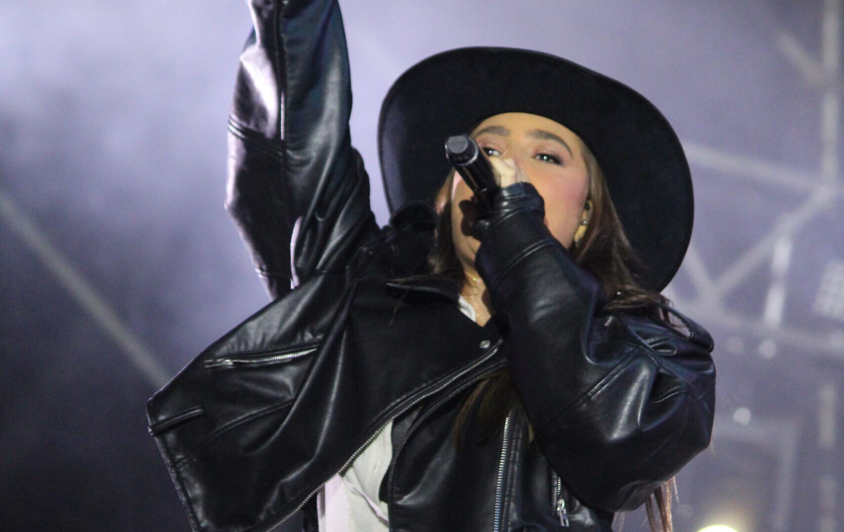 Com show de Lauana Prado e agito do Open Farra, segunda noite da Festa do Peão de Extrema tem grande público mesmo sob chuva; veja os cliques do Jornal Conexão Extrema