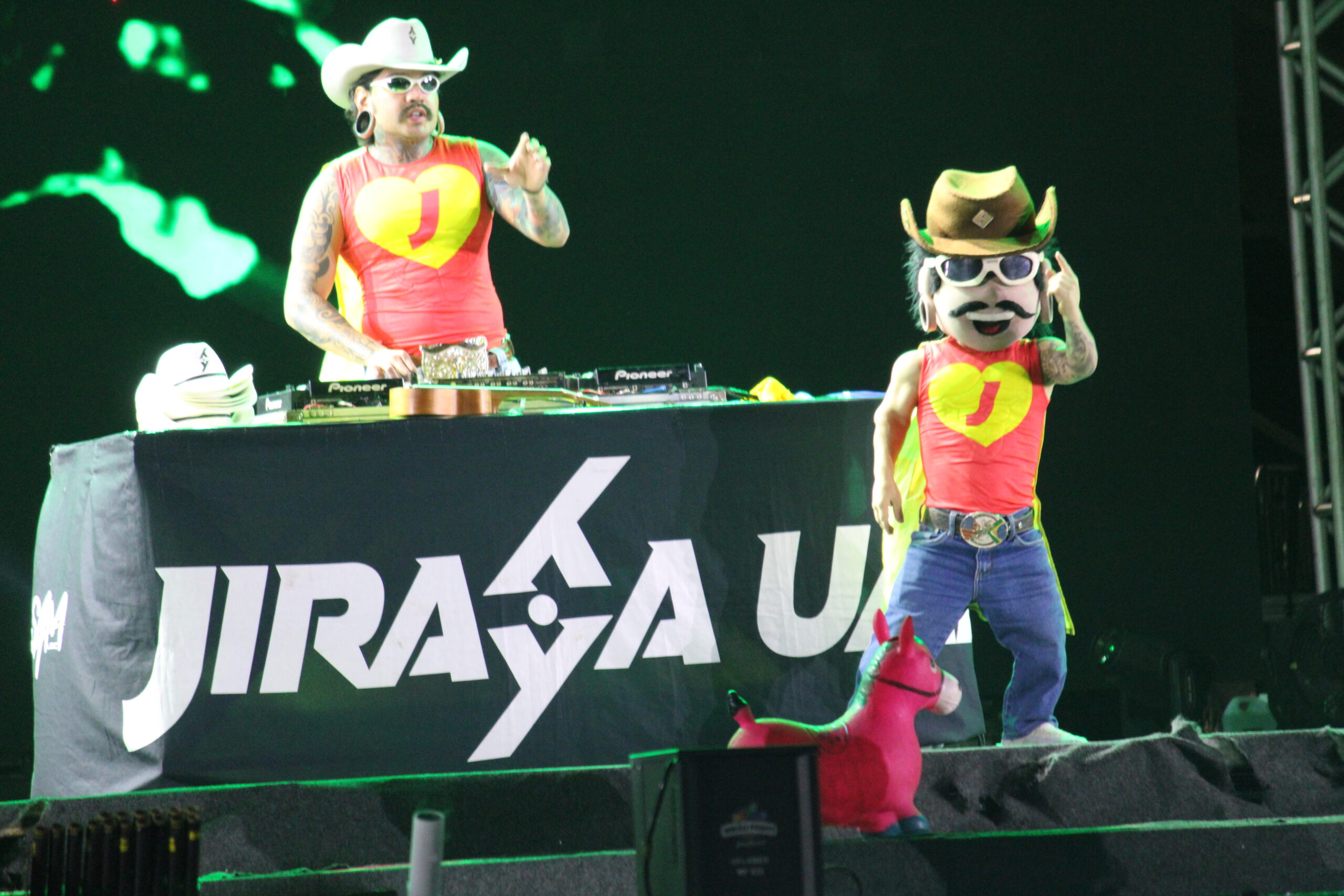 Henrique & Juliano e Jiraya Uai agitam o início da segunda semana do rodeio de extrema; confira a cobertura completa do Jornal Conexão Extrema