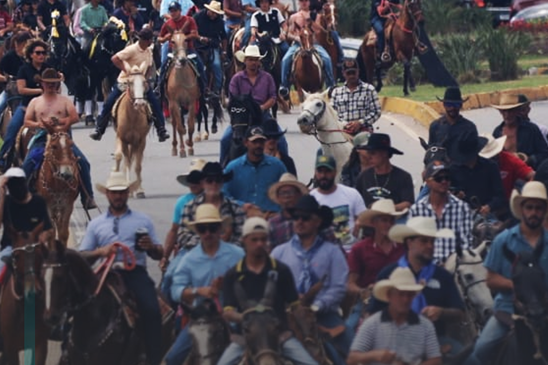 Desfile de cavaleiros de Extrema registra recorde de público e reúne mais de 500 participantes em uma linda cavalgada nas principais ruas da cidade