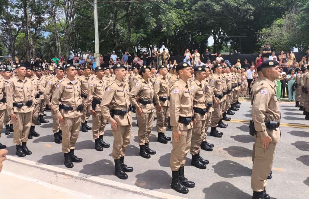 Prefeitura de Extrema recebe certificado e medalha em reconhecimento ao apoio dado aos alunos do Curso de Formação de Soldados da Polícia Militar