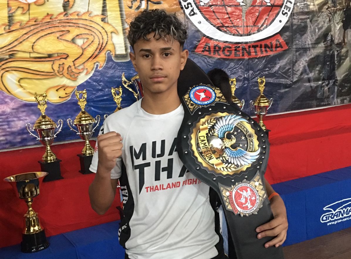 Fenômeno extremense Murilo Fernandes rompe barreiras na Argentina e se torna campeão mundial de Kickboxing