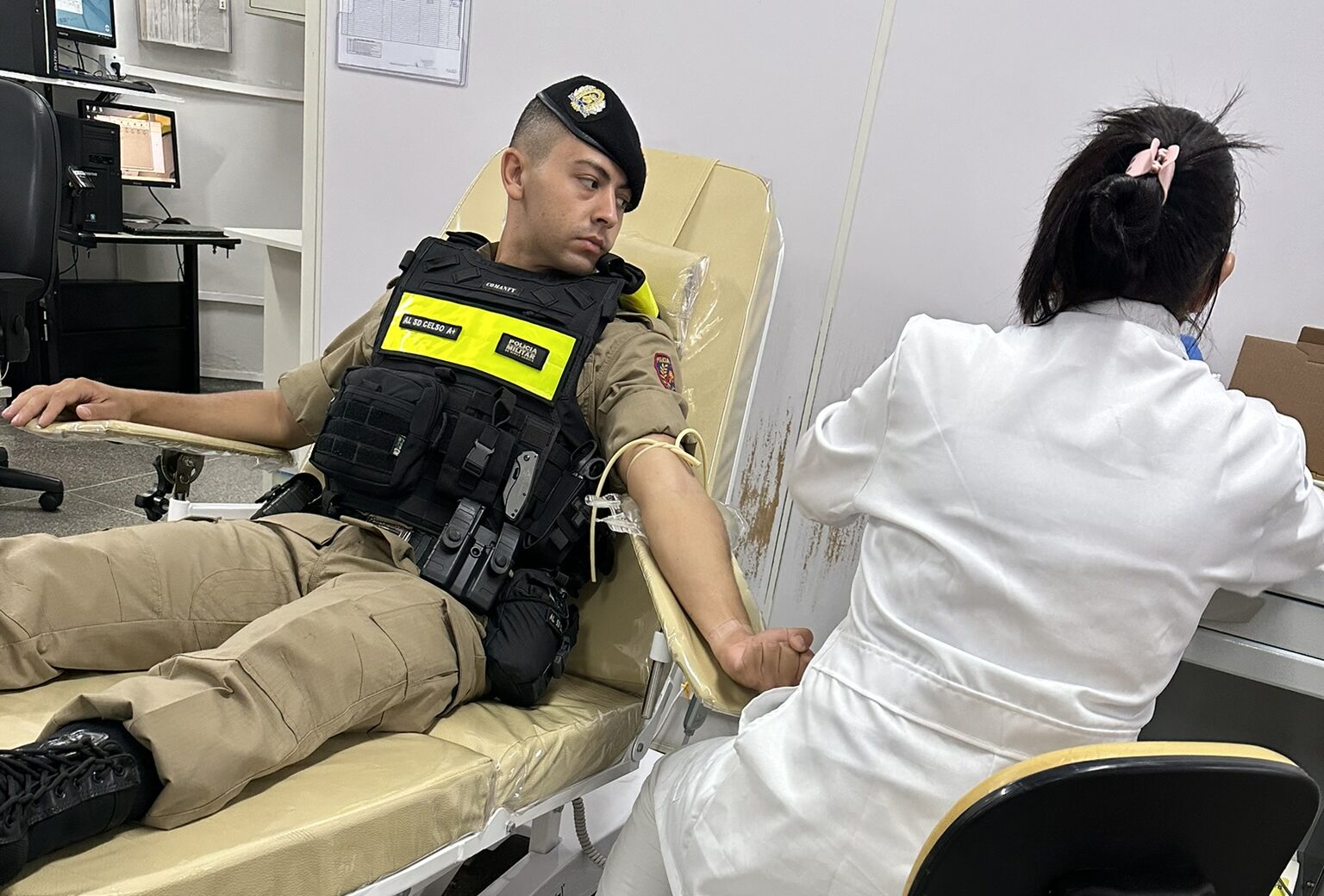 Quinze alunos da turma do Curso de Formação de Soldados de Extrema participam de ação solidária e doam quase 7 litros de sangue ao Hemominas de Pouso Alegre